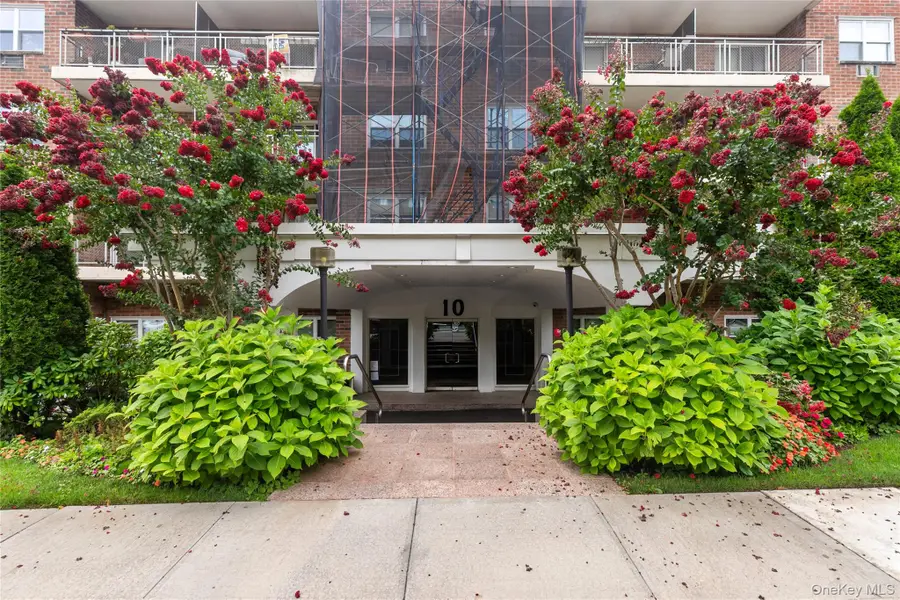 10 Ipswich Avenue #Apt. 3I, Great Neck, NY 11021 - Image #2