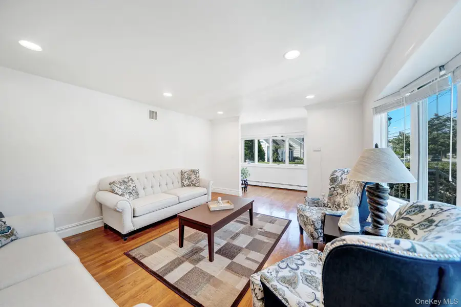 76 Balcom Road, Farmingdale, NY 11735 - Image #3