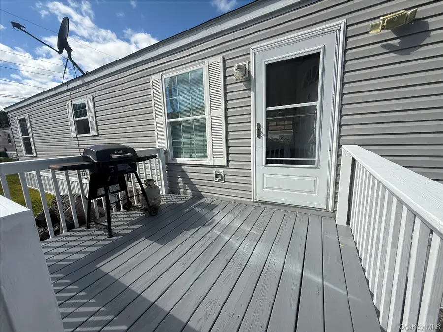 412 Sandgate Drive, New Windsor, NY 12553 - Image #2