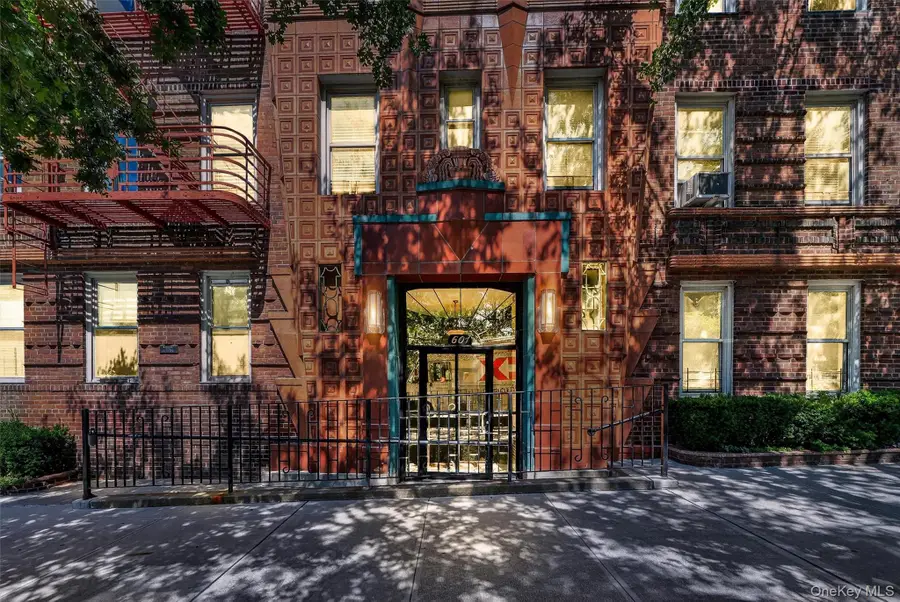 601 Pelham Parkway N #106, Bronx, NY 10467 - Image #2