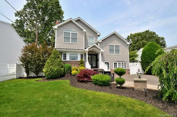 70 Westgate Road, Massapequa Park, NY 11762