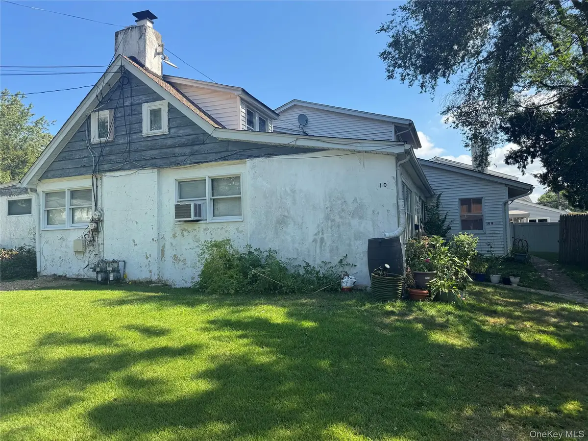 10 Oldwood Road, Port Washington, NY 11050 - Image #1