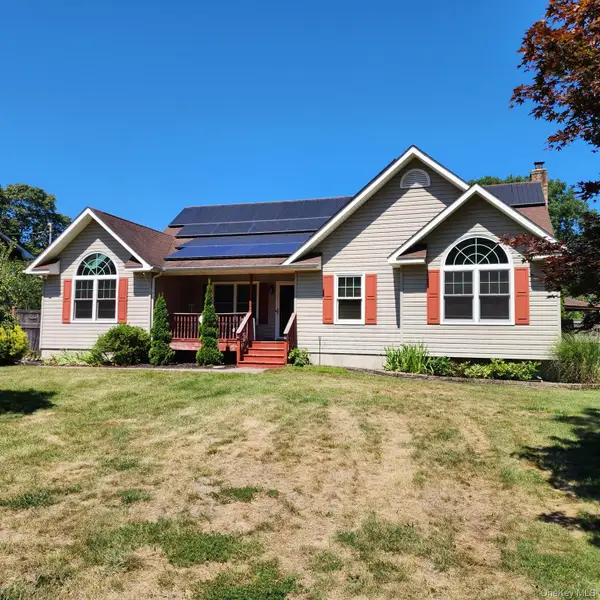 289 Carleton Drive E, Shirley, NY 11967