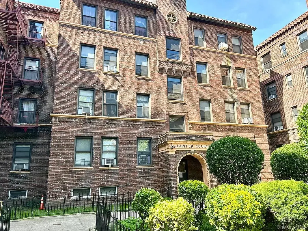 62-64 Saunders Street #D2, Rego Park, NY 11374 - Image #1