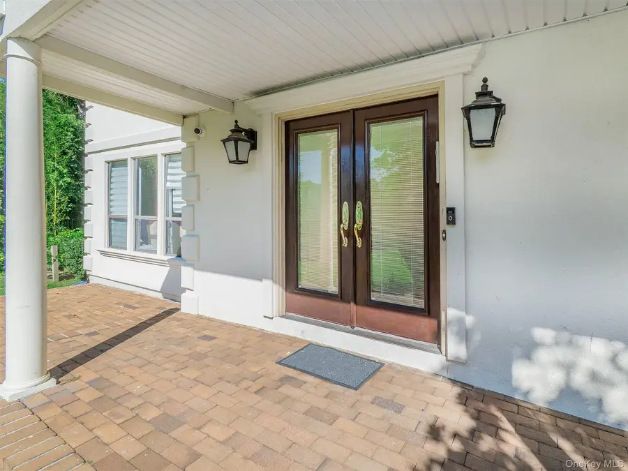 32 Carriage Road, Great Neck, NY 11024 - Image #2