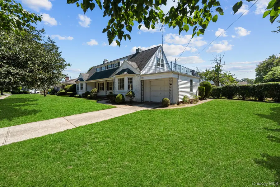 298 Nassau Parkway, Oceanside, NY 11572 - Image #2