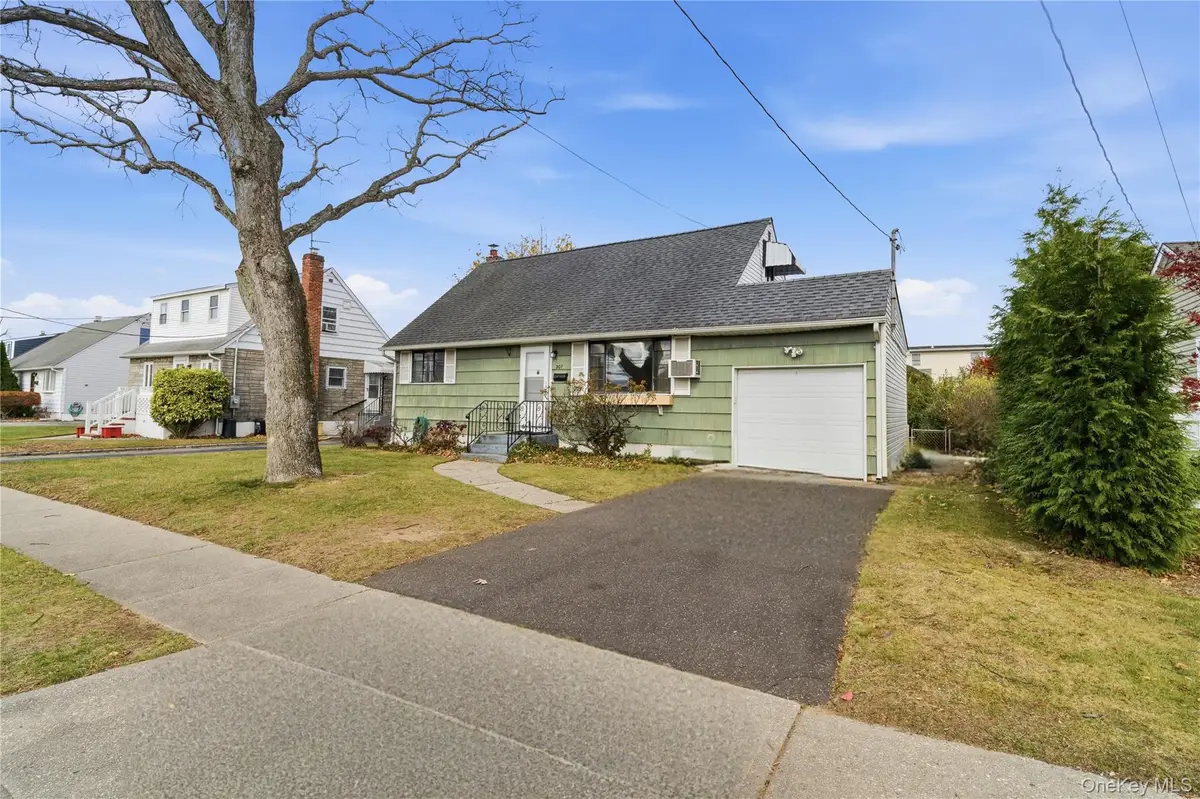 207 N Nassau Avenue, Massapequa, NY 11758 - Image #1
