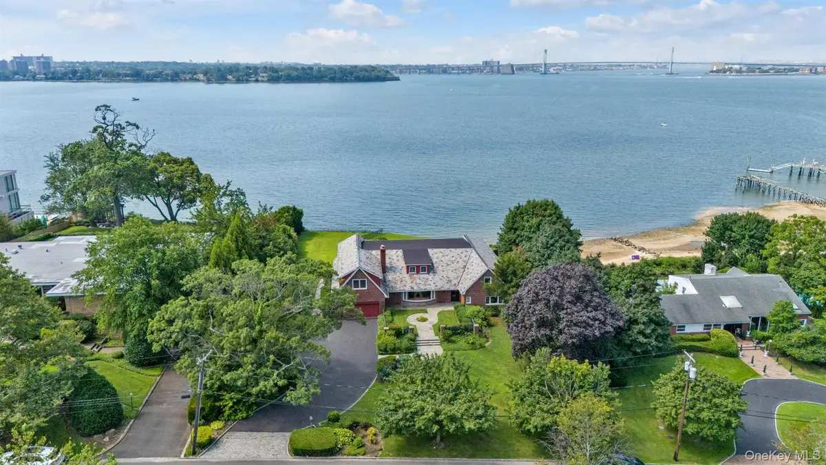 22 Martin Court, Kings Point, NY 11024 - Image #1