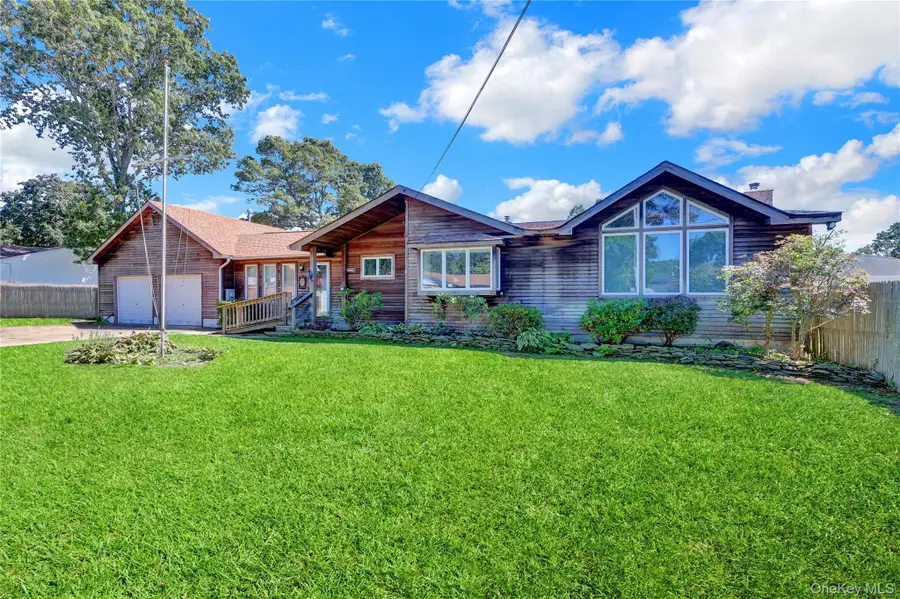 16 Flintlock Drive, Shirley, NY 11967 - Image #2