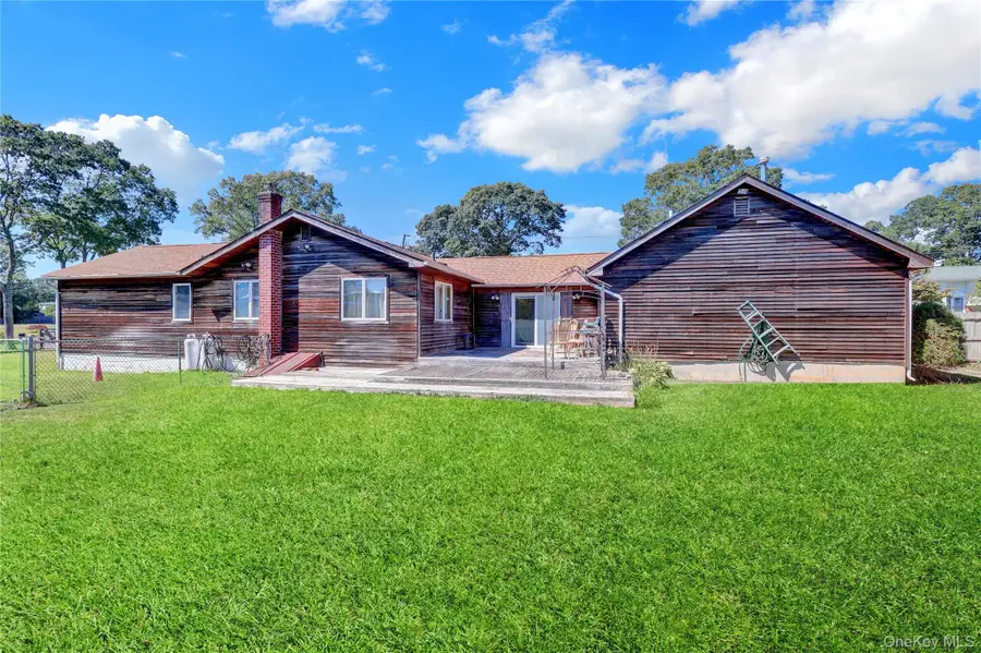 16 Flintlock Drive, Shirley, NY 11967 - Image #3