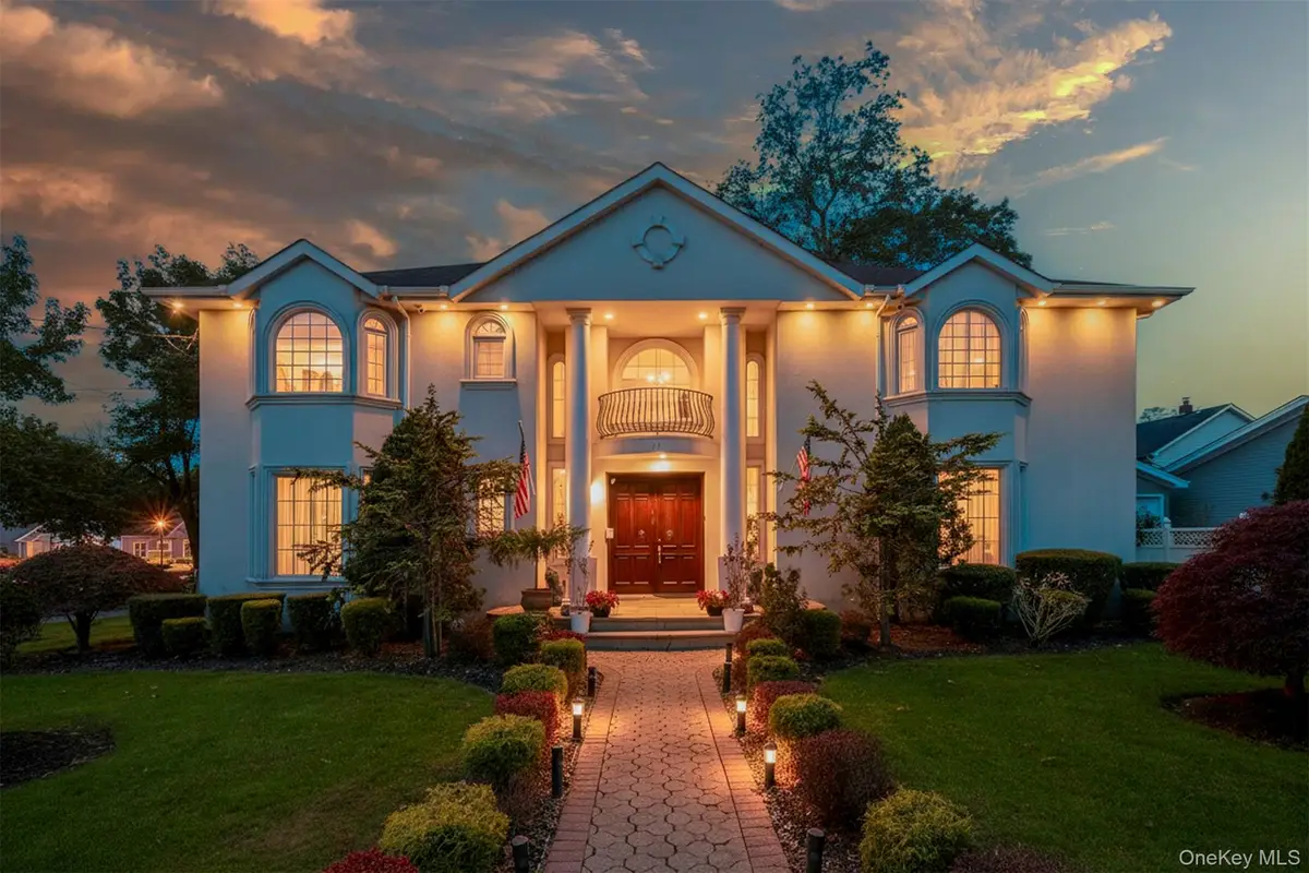 11 Manor Avenue, Roslyn Heights, NY 11577 - Image #1