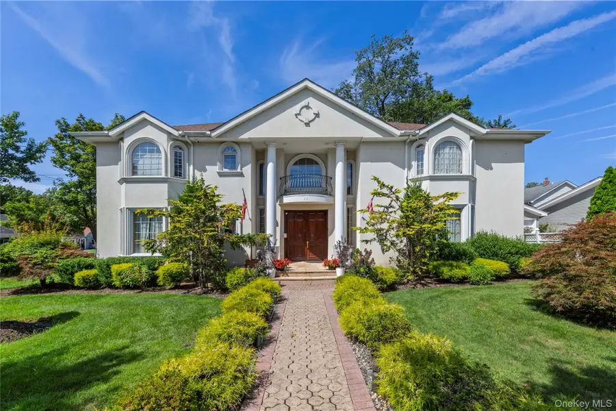 11 Manor Avenue, Roslyn Heights, NY 11577 - Image #3