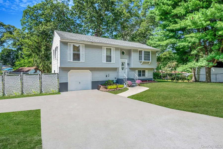 3 Wainscott Drive, Sound Beach, NY 11789 - Image #2