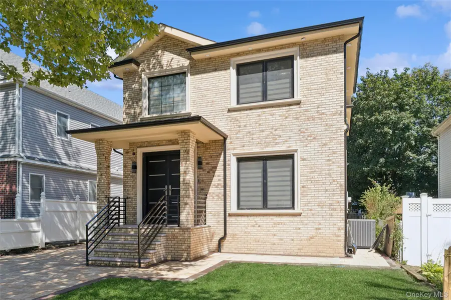 81-25 265th Street, Glen Oaks, NY 11004 - Image #2