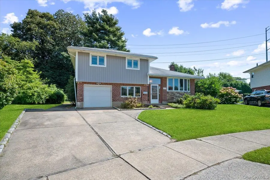 331 Woodbridge Lane, Jericho, NY 11753 - Image #2