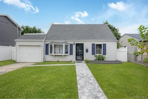 205 S 12th Street, Lindenhurst, NY 11757