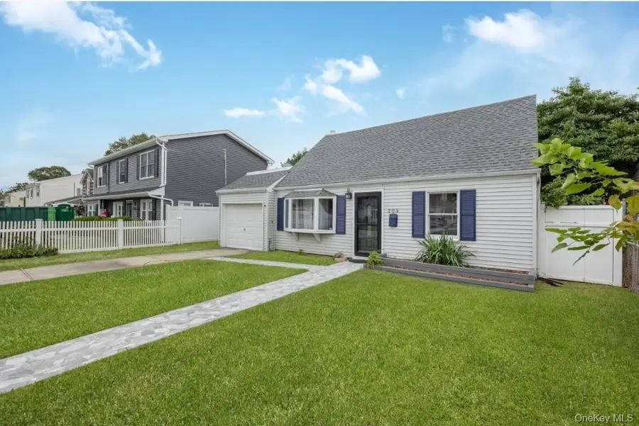 205 S 12th Street, Lindenhurst, NY 11757 - Image #3