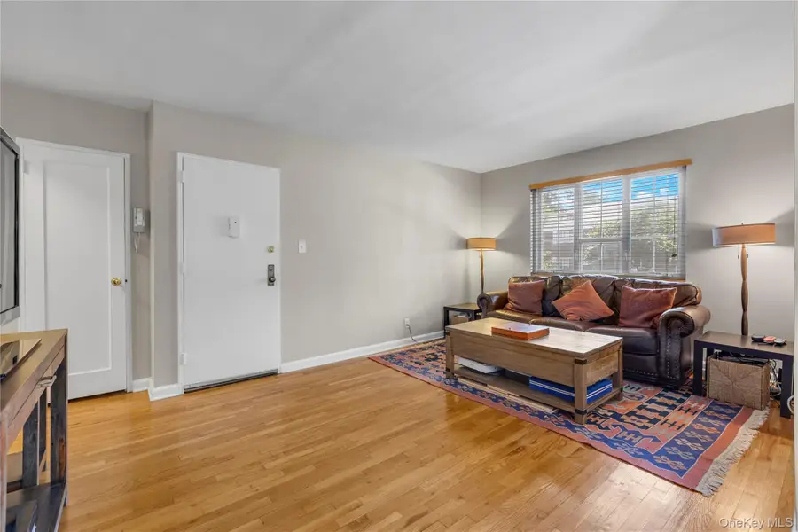 49 Nathan Hale Drive #11A, Huntington, NY 11743 - Image #3