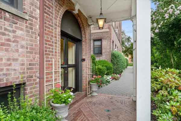 167 Centre Avenue #3E, New Rochelle, NY 10805