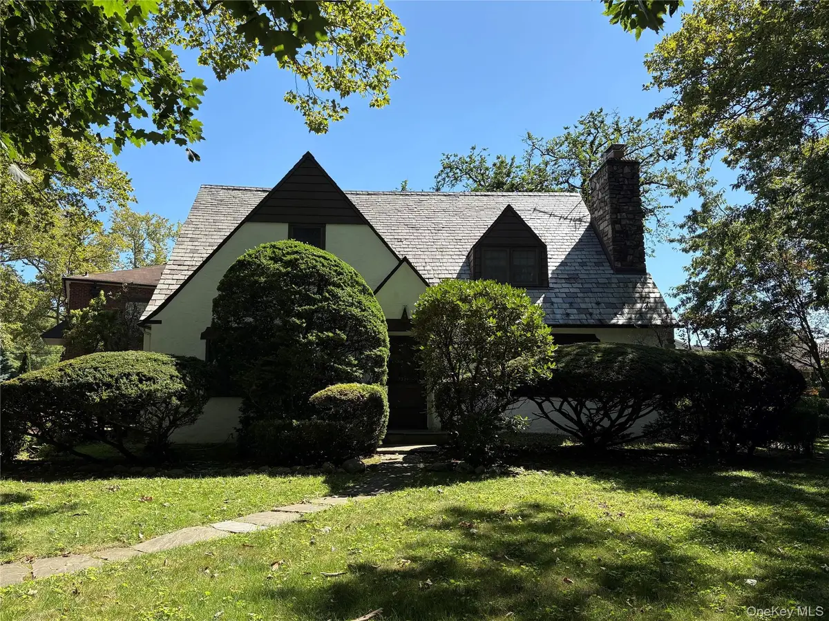 53-34 Browvale Lane, Little Neck, NY 11362 - Image #1