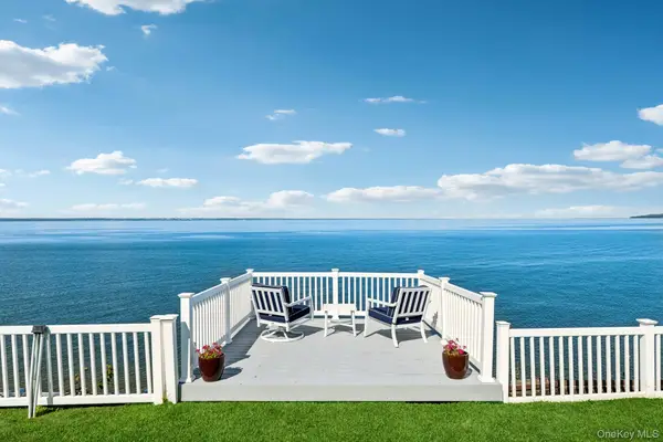 19 Oak Point Drive N, Bayville, NY 11709