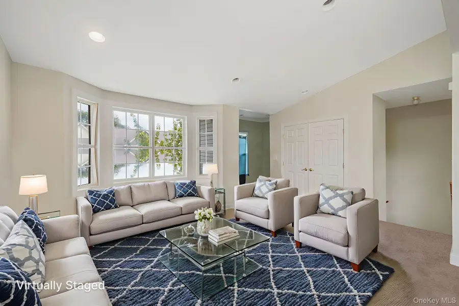 258 Medea Way, Central Islip, NY 11722 - Image #3