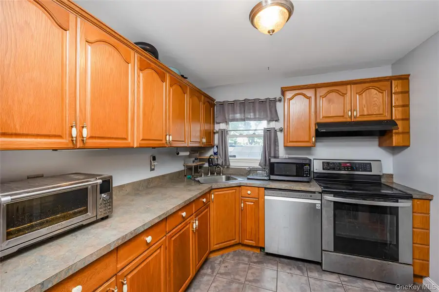 16 Hillside Road, Farmingville, NY 11738 - Image #3