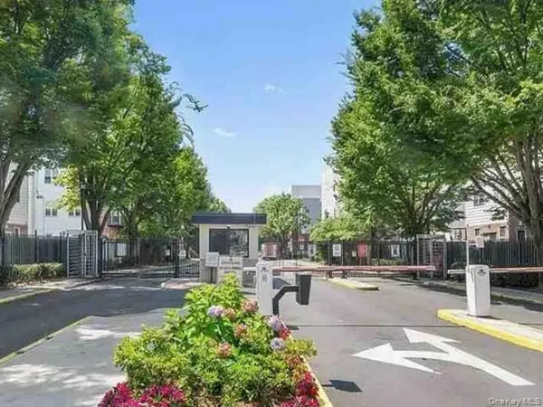 100 Neptune Lane #15100, Bronx, NY 10473
