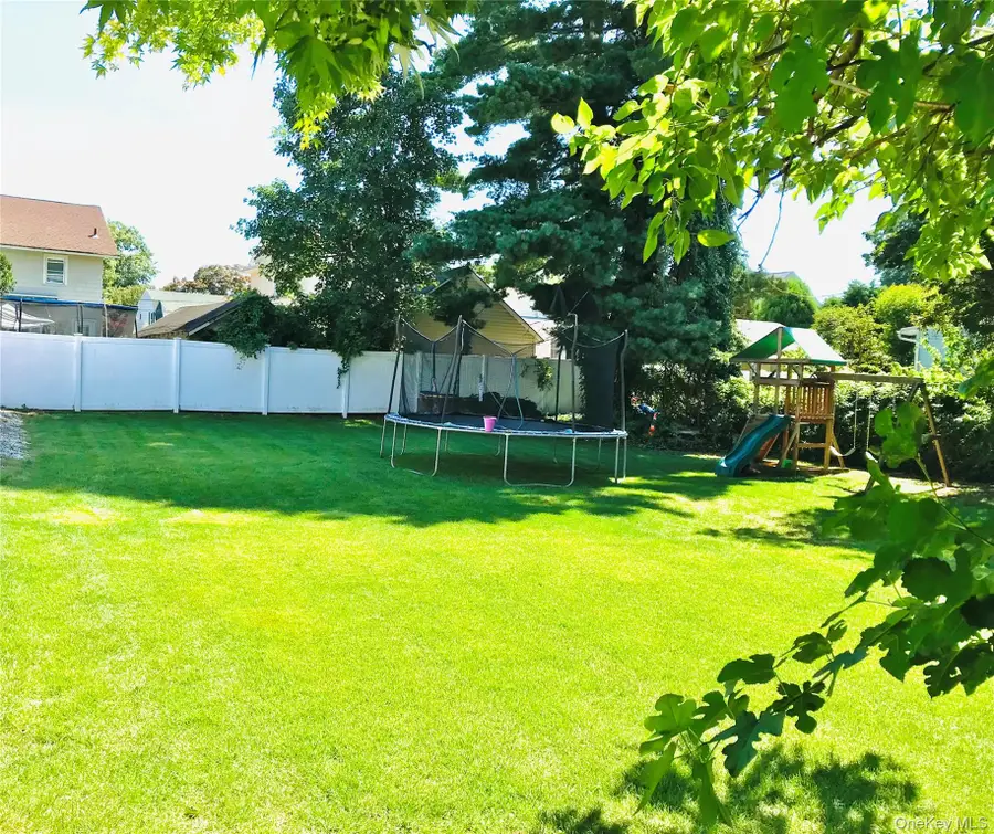 154 Elmwood St, Westbury, NY 11590 - Image #2