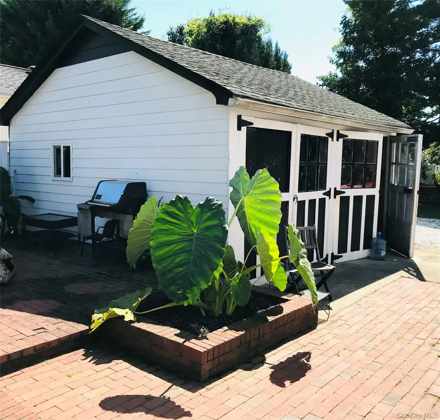 154 Elmwood St, Westbury, NY 11590 - Image #3