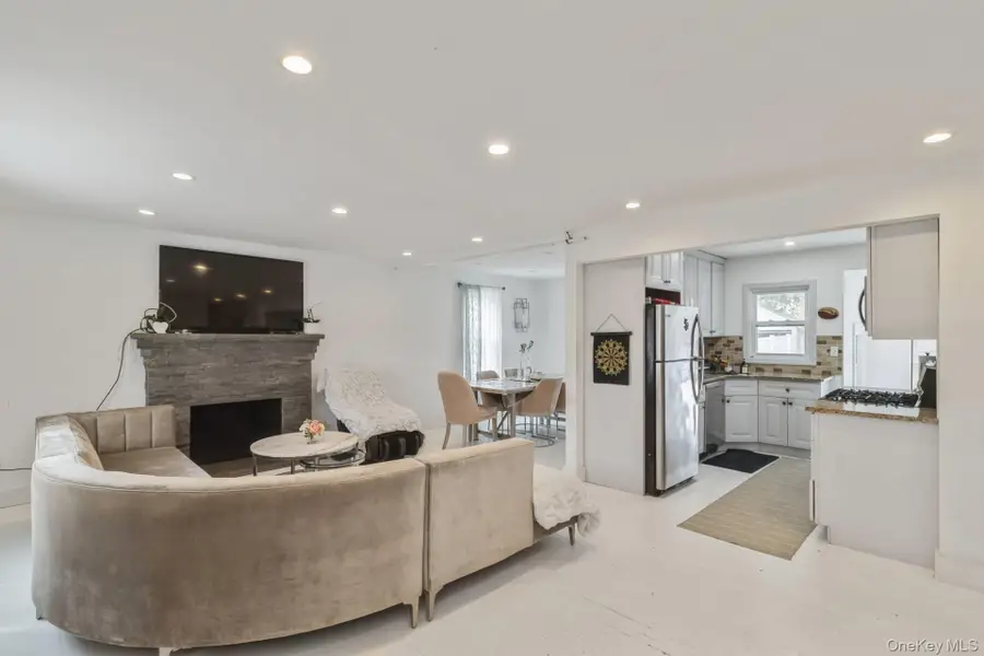 618 Corwin Street, Riverhead, NY 11901 - Image #2