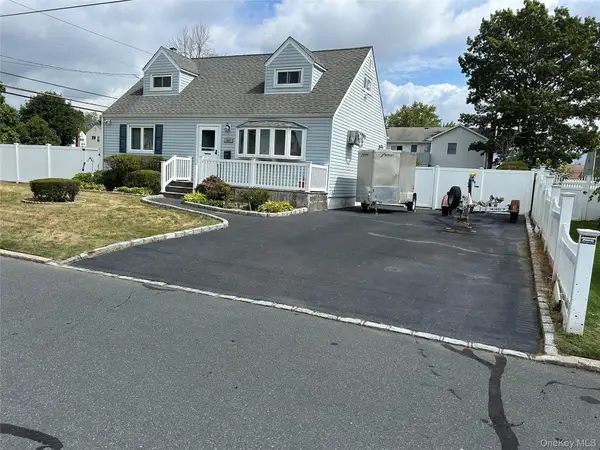 957 N Fulton Avenue, Lindenhurst, NY 11757