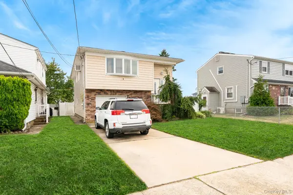 47 W Granada Avenue, Lindenhurst, NY 11757