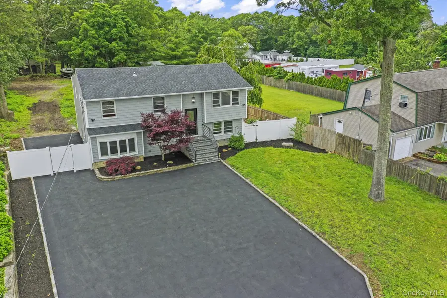 350 Holbrook Road, Centereach, NY 1779 - Image #3
