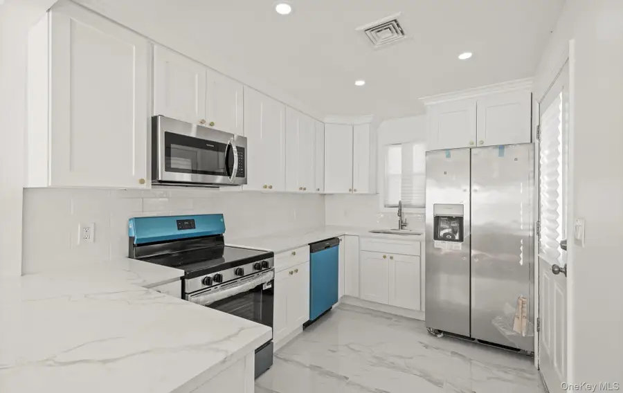 1 Atna Drive, Amityville, NY 11701 - Image #3