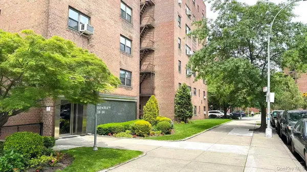 31-50 140th St #1L, Flushing, NY 11354