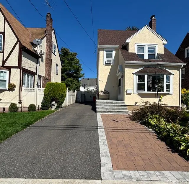 452 Macatee Place, Mineola, NY 11501 - Image #2