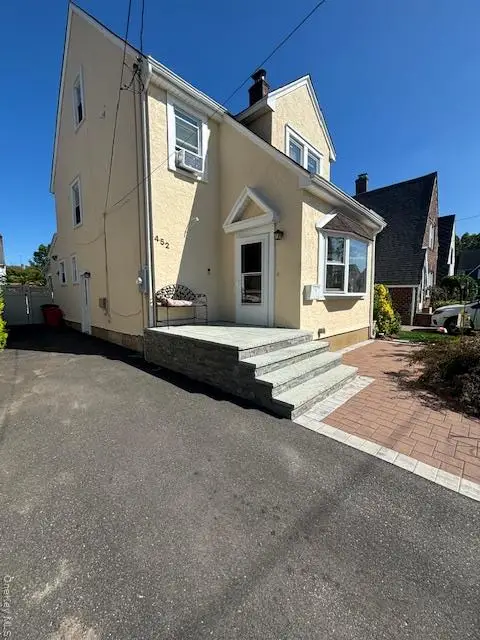 452 Macatee Place, Mineola, NY 11501 - Image #3