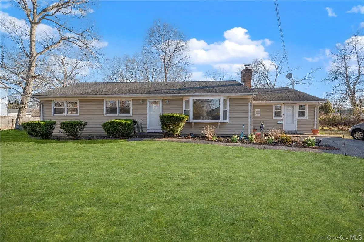 112 King Street, Bay Shore, NY 11706 - #1