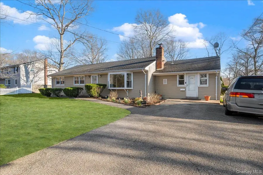 112 King Street, Bay Shore, NY 11706 - #2