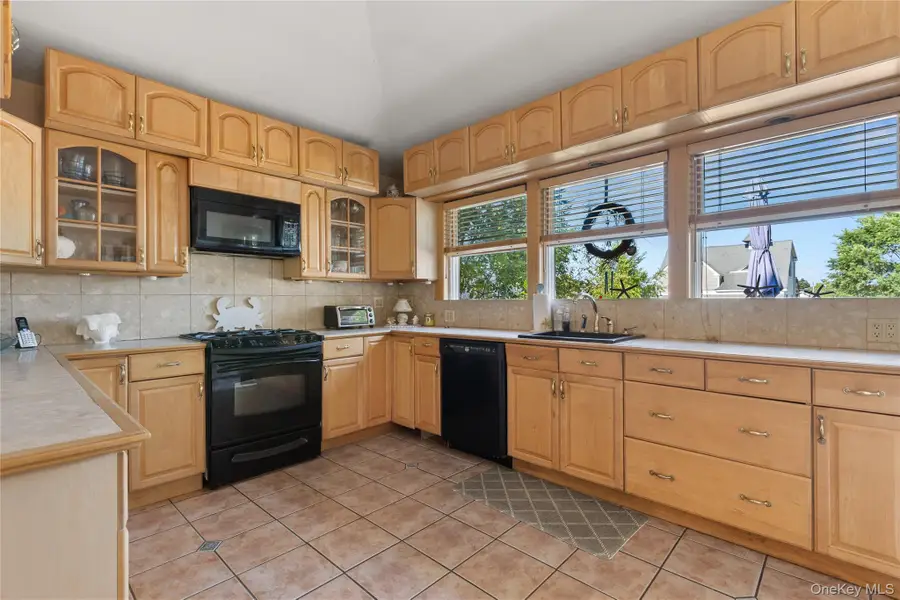 91 Ocean Avenue, Bay Shore, NY 11706 - Image #3