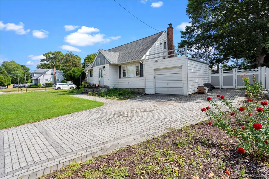 304 Unqua Road, Massapequa, NY 11758 - Image #2