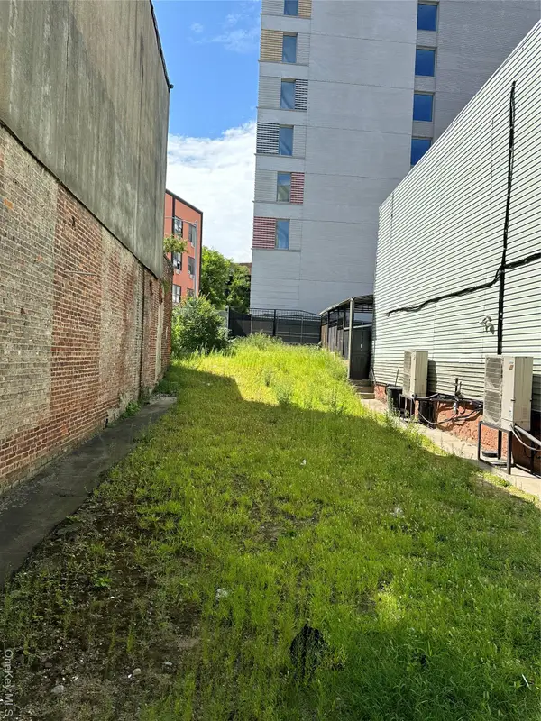 1287 Shakespeares Avenue, Bronx, NY 10452