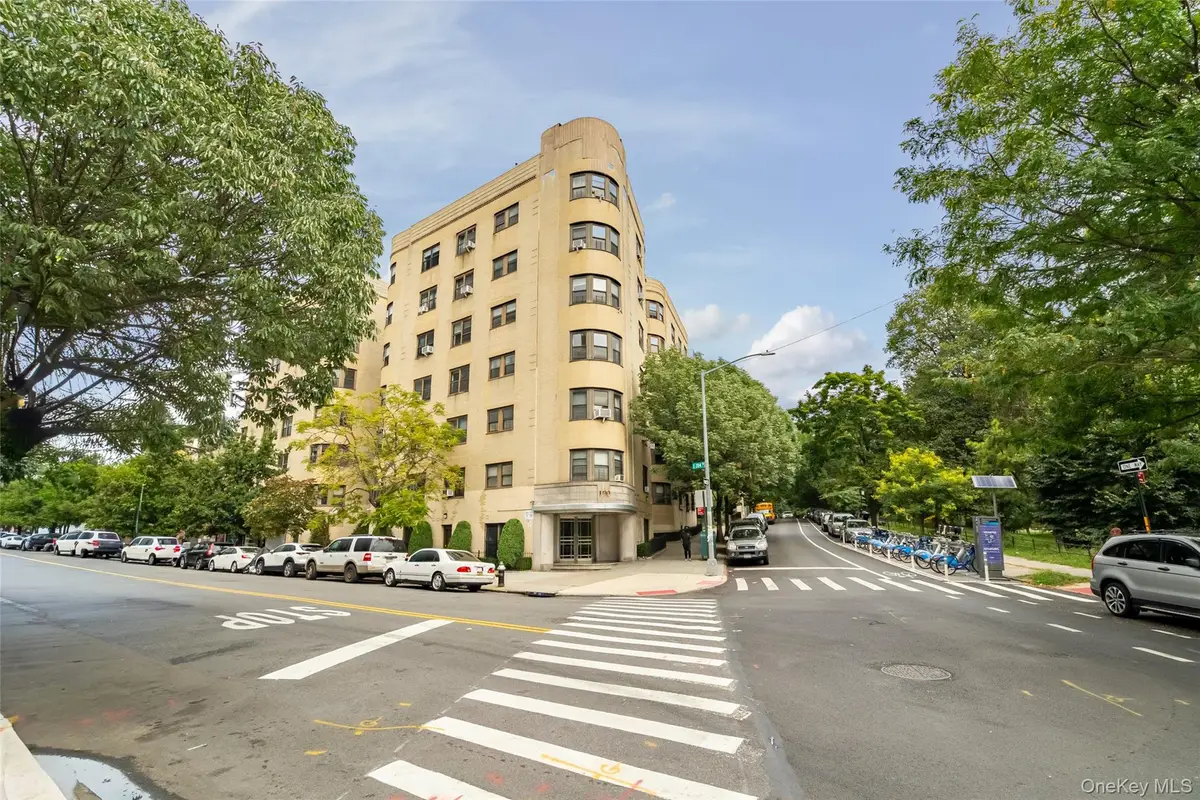 190 E Mosholu Parkway S #3C, Bronx, NY 10458 - Image #1