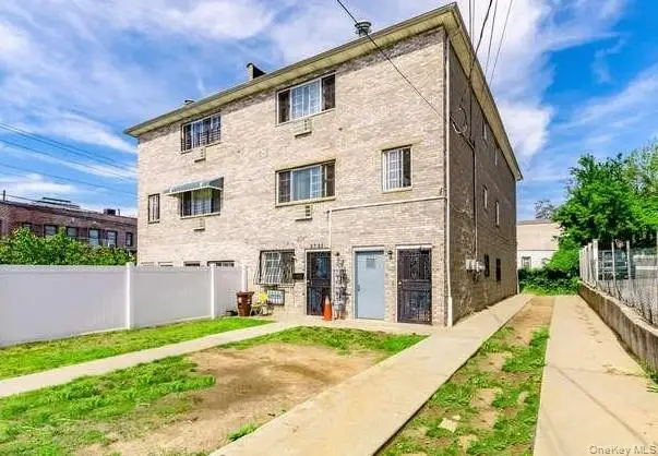 3703 Paulding Avenue, Bronx, NY 10469 - Image #2