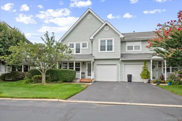 52 Fairlawn Drive, Central Islip, NY 11722