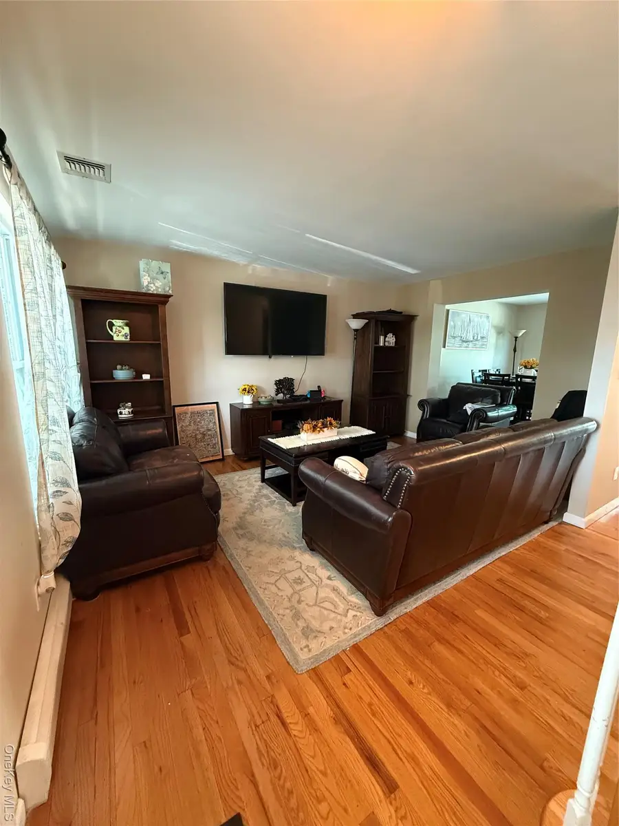 5 Evans Place, Bay Shore, NY 11706 - Image #2