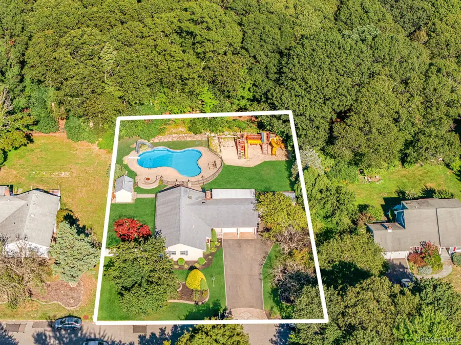 39 Robinhood Lane, East Setauket, NY 11733 - Image #2