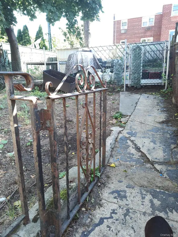 Address Withheld By Seller, Maspeth, NY 11378