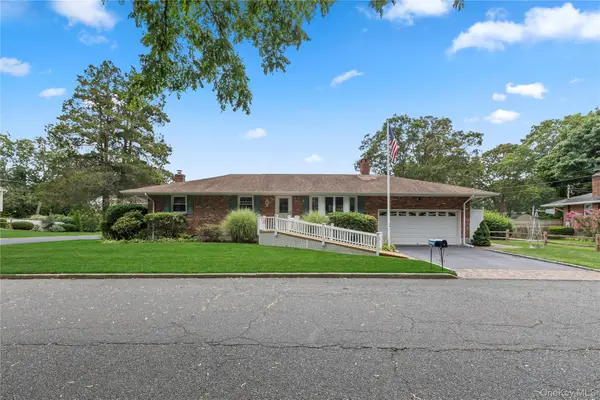 18 Sterling Place, Sayville, NY 11782